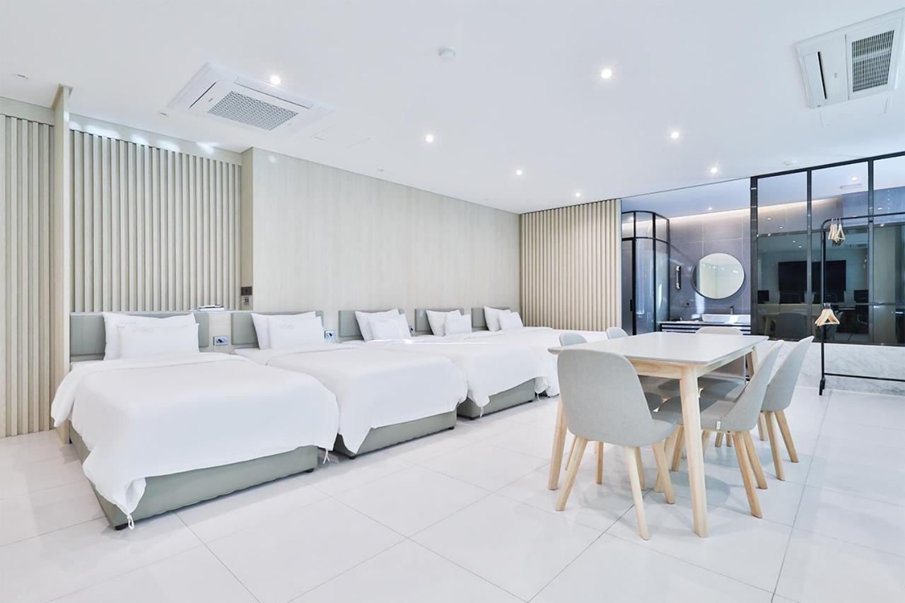 ออสการ์ โฮเทล แอนด์ รูฟท็อป ซอมยอน Hotel ปูซาน ภายนอก รูปภาพ
