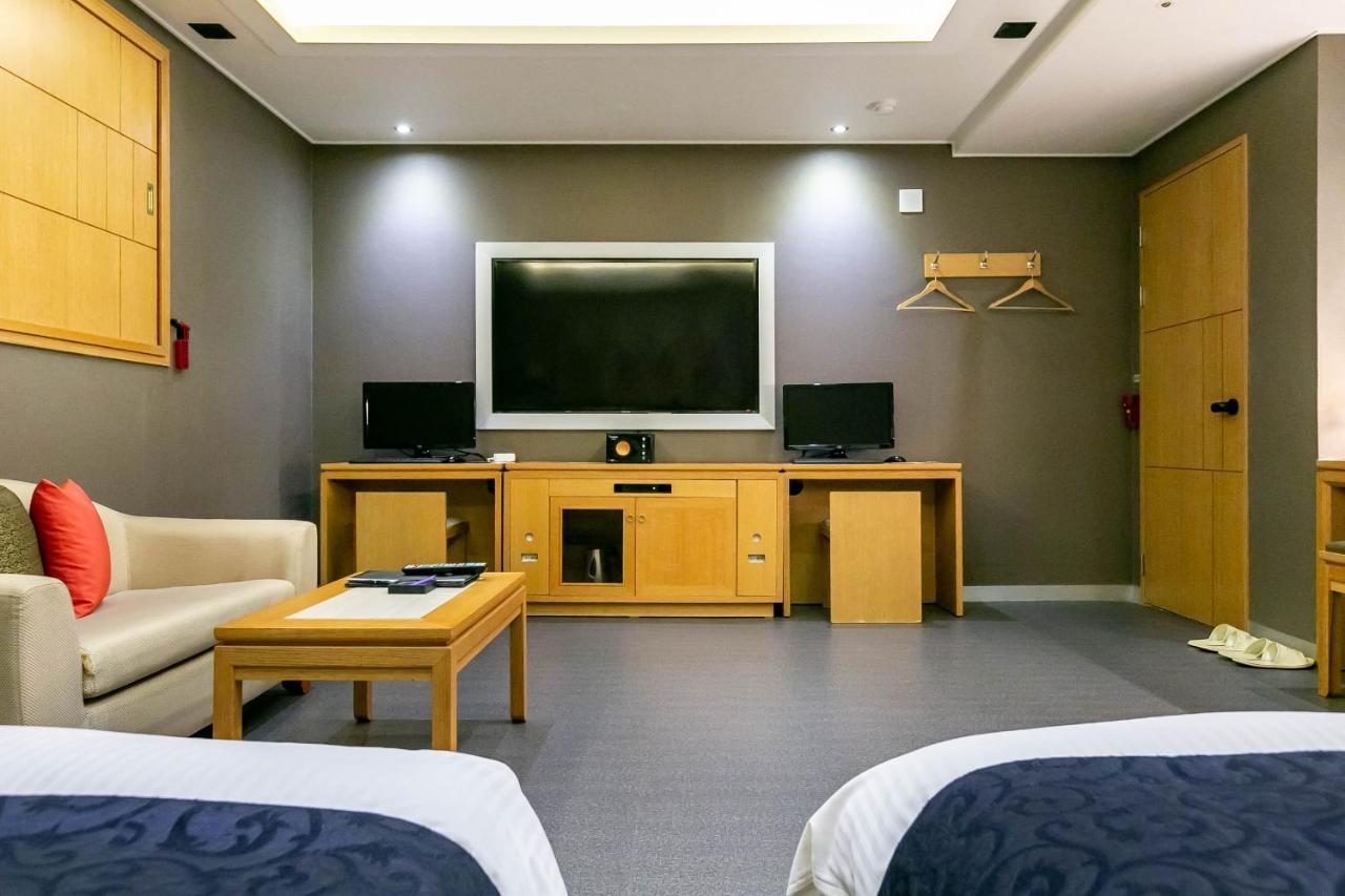 ออสการ์ โฮเทล แอนด์ รูฟท็อป ซอมยอน Hotel ปูซาน ภายนอก รูปภาพ